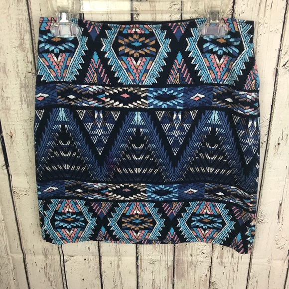 Hollister Dresses & Skirts - Hollister Aztec Mini Skirt Elastic Waist Size XS